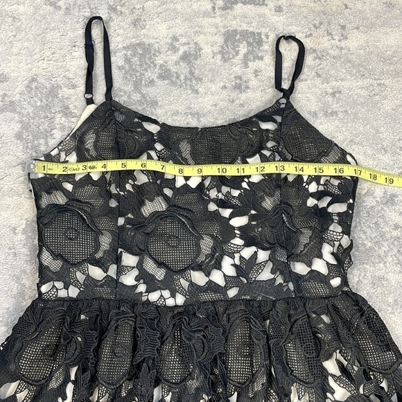 Rare Alice + Olivia Guipure Embroidered Lace Dress Fit Flare Mini Black Cream 8 - Picture 9 of 15
